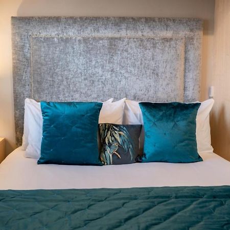 Perfectly Located Central Chester Town House -2Br エクステリア 写真
