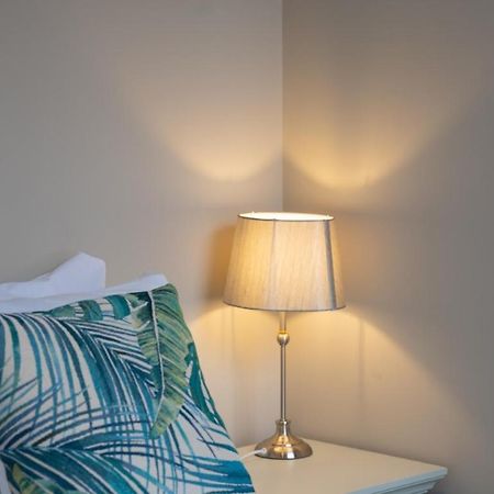 Perfectly Located Central Chester Town House -2Br エクステリア 写真