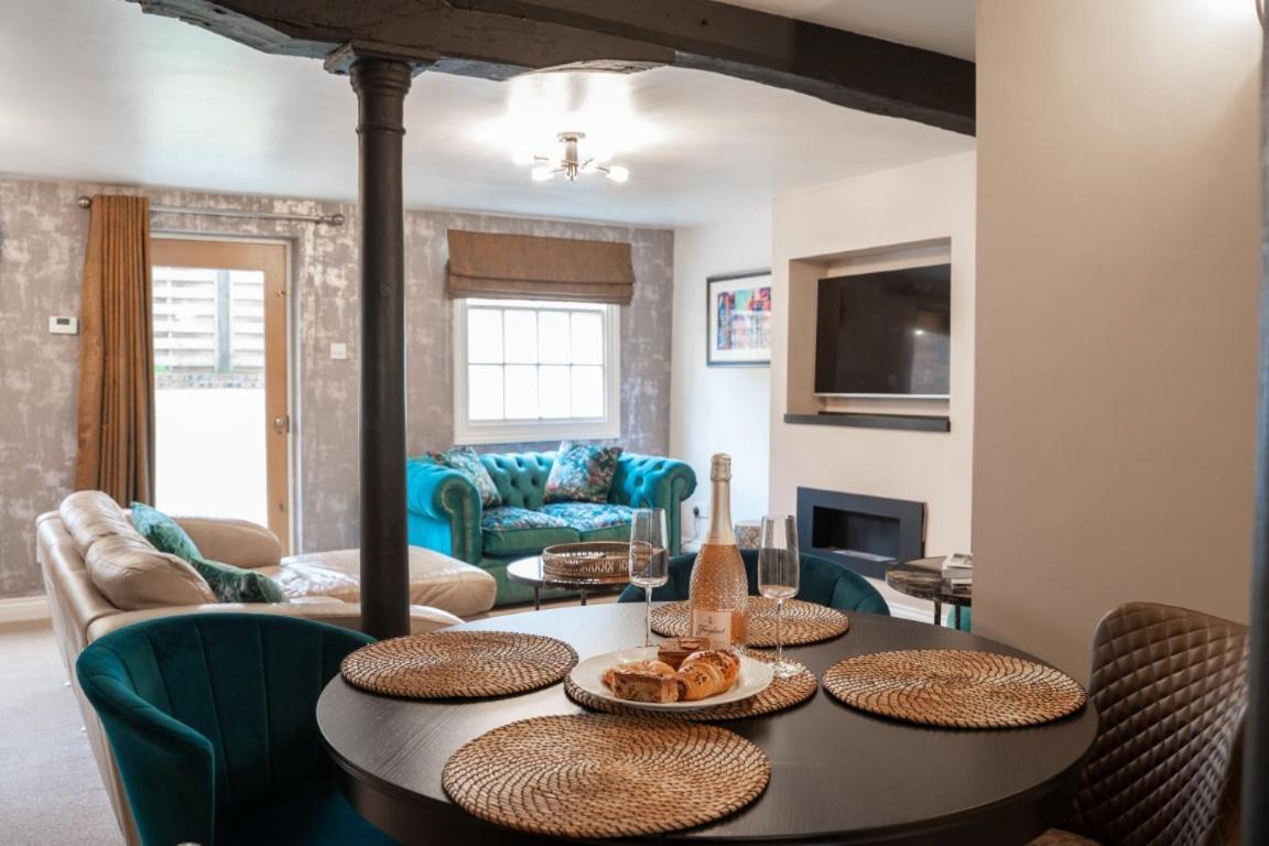 Perfectly Located Central Chester Town House -2Br エクステリア 写真