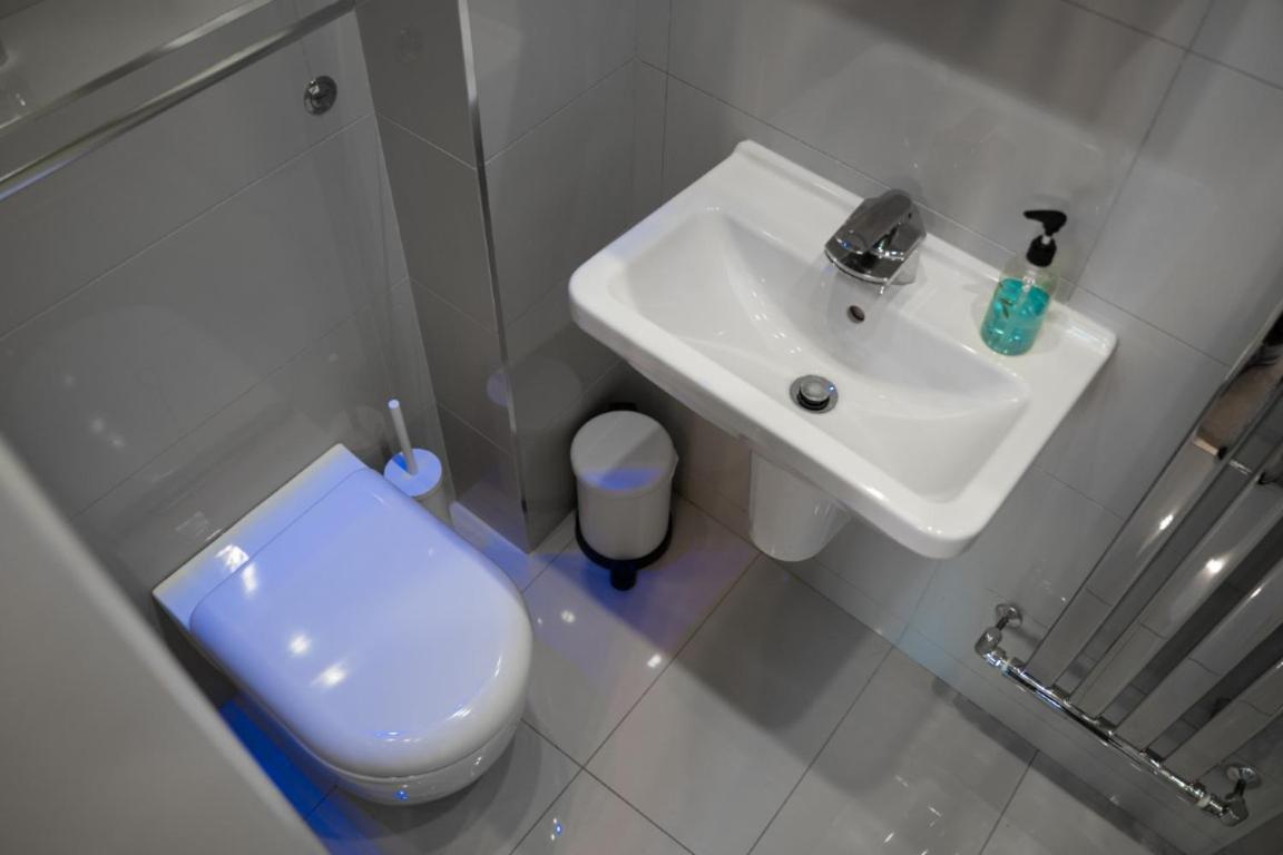 Perfectly Located Central Chester Town House -2Br エクステリア 写真