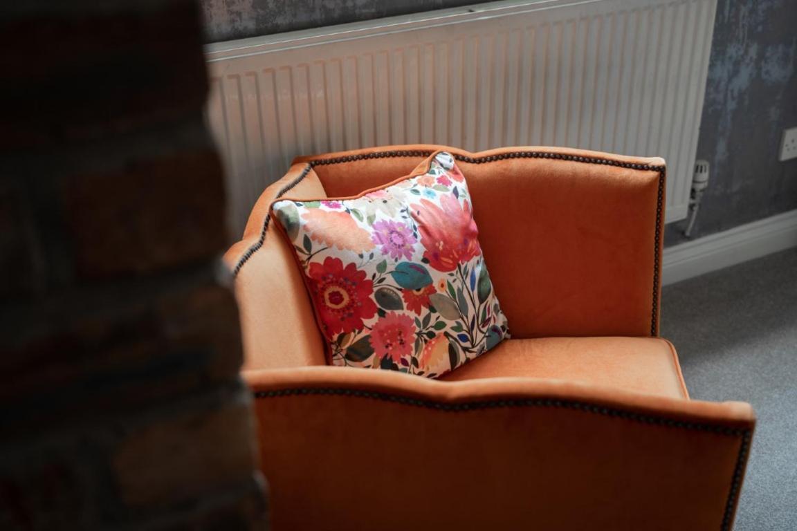 Perfectly Located Central Chester Town House -2Br エクステリア 写真