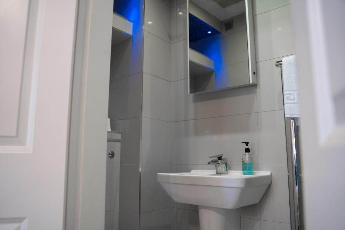 Perfectly Located Central Chester Town House -2Br エクステリア 写真