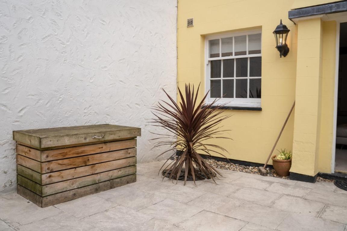Perfectly Located Central Chester Town House -2Br エクステリア 写真
