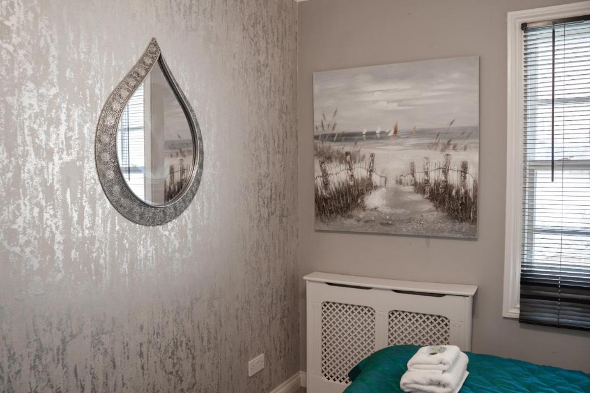 Perfectly Located Central Chester Town House -2Br エクステリア 写真